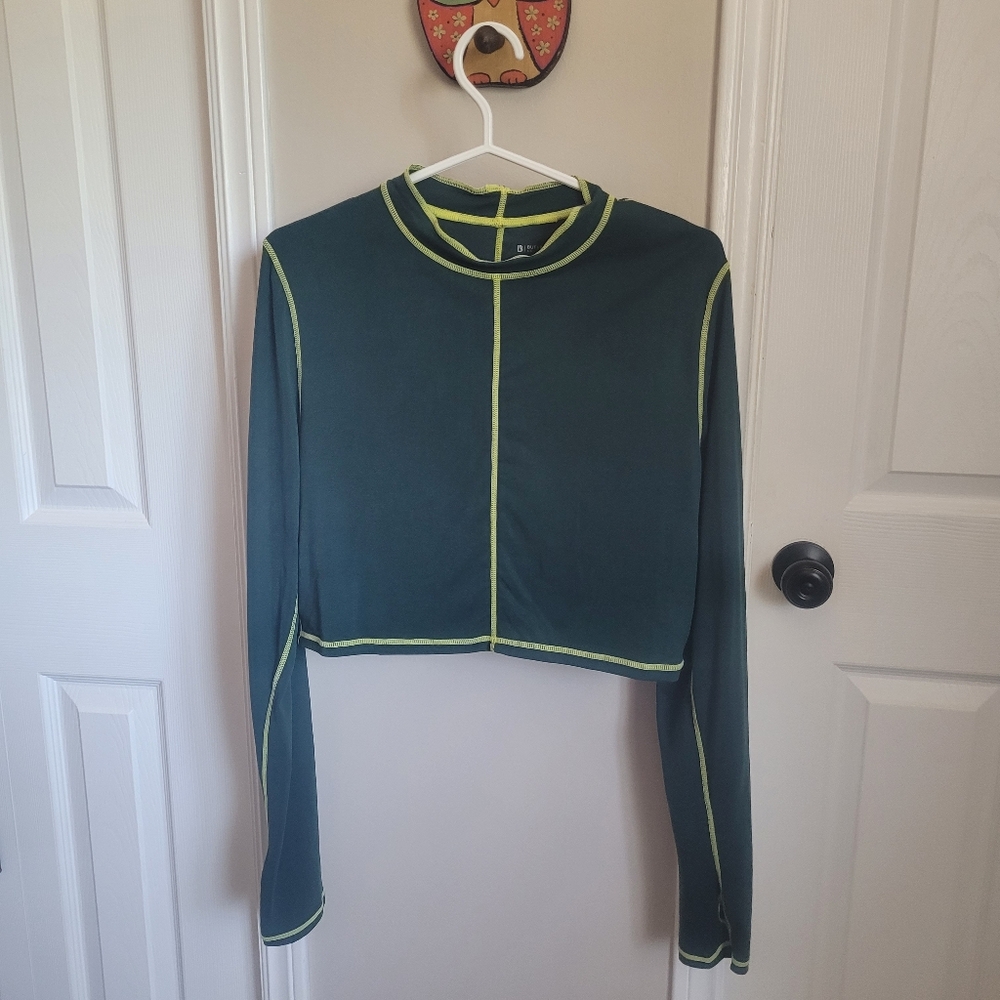 BUFFBUNNY deep teal Roughin' It crop top with thumbholes size XL